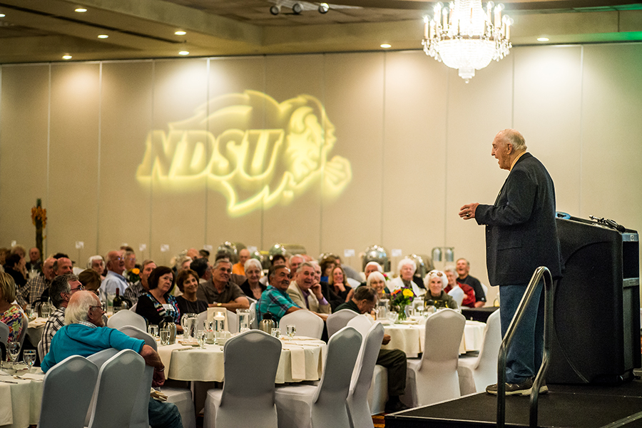 Buck Nystrom speaks to crowd at NDSU's 1960s reunion