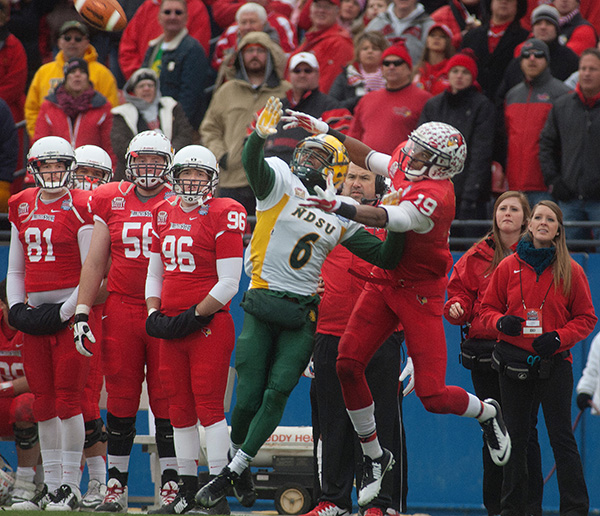 North Dakota State's CJ Smith defends a pass in the 2014 FCS Championship game