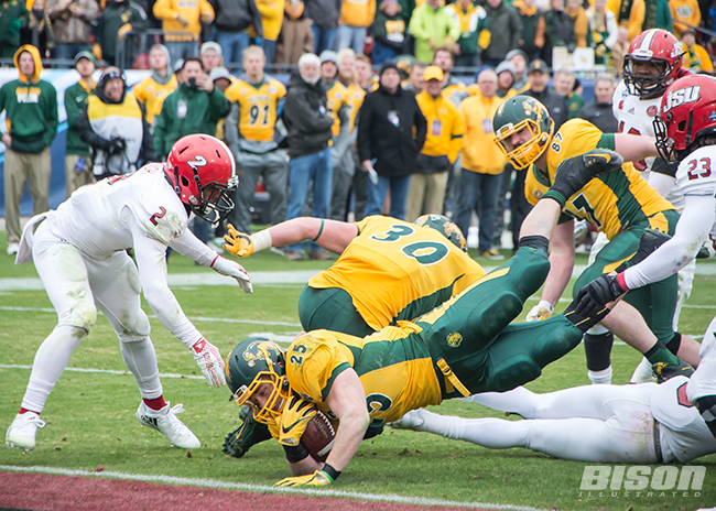 Chase Morlock lunges near the endzone against Jacksonville State in 2015 FCS Championship game